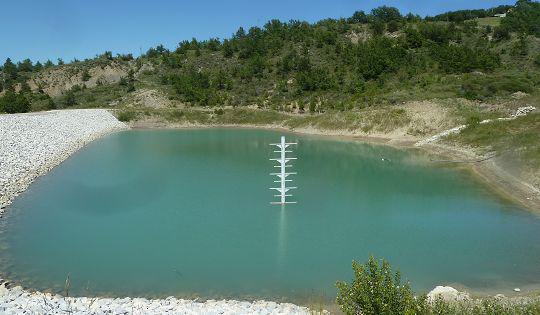 Réponse à Madame B. 1 Le barrage des Poux mis en sécurité est prévu pour résister aux séismes et aux crues déca-millénaires