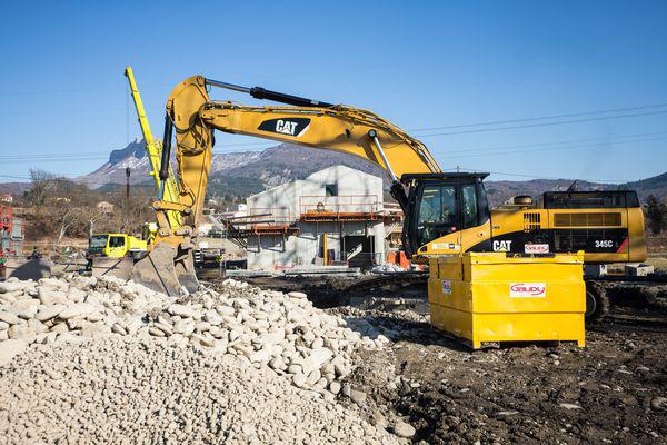 Documents Photos et Vidéos 12 Comblement de la tranchée de passage de la canalisation reliant les puits à la station de pompage