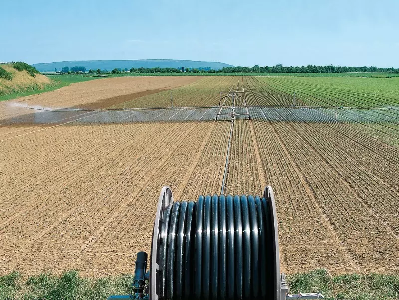 Arrosage par Aspersion 9 Rampe frontale alimentée par enrouleur