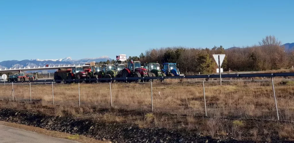 Le monde agricole en colère! 3 Barrage sur l'autoroute A 51 à Sisteron Nord.